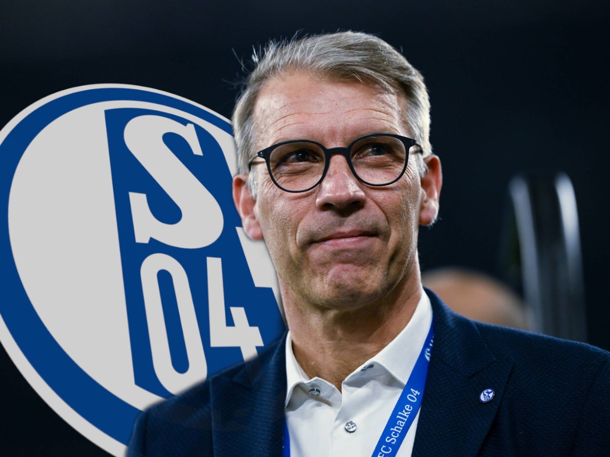 Peter KnÃ¤bel vor dem Wappen des FC Schalke 04.