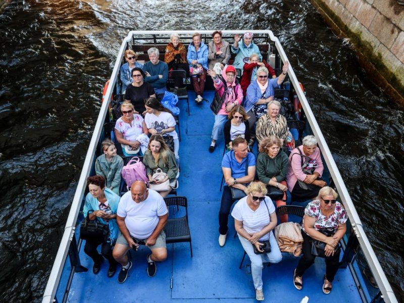 Kreuzfahrt Flusskreuzfahrt Symbolbild