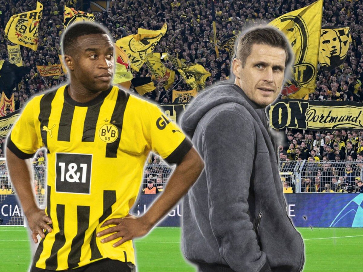 Youssoufa Moukoko und Sebastian Kehl schauen sich an.