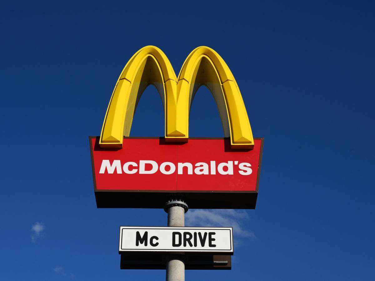 McDonald’s in Essen: Frau fährt Mann mit ihrem Auto an und hat eine dreiste Bitte.