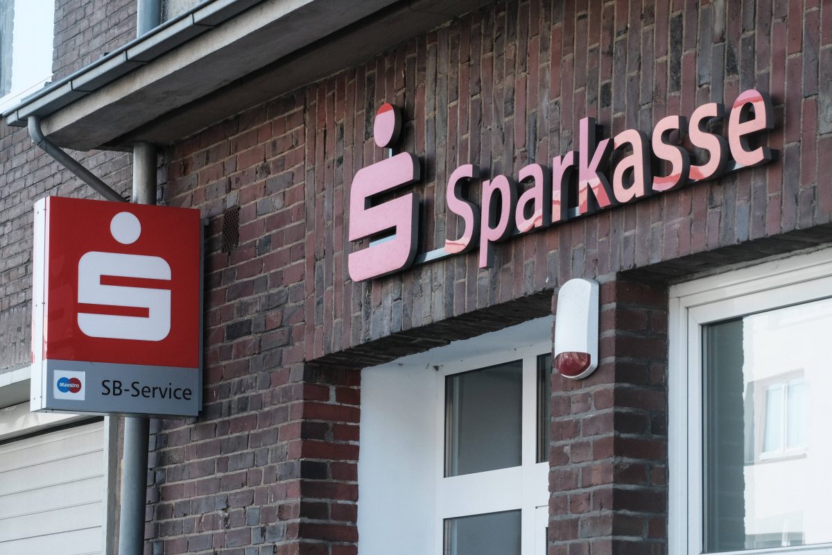 Sparkasse Eingang einer Filiale