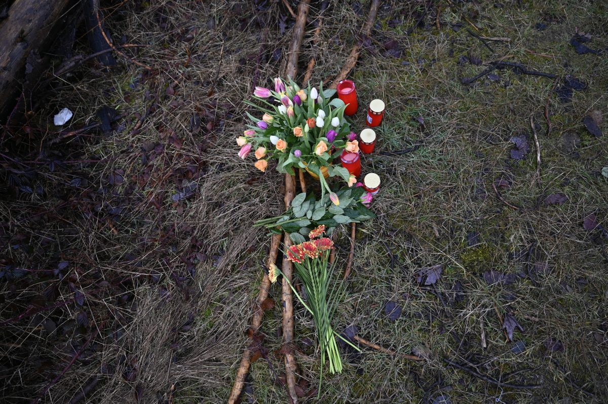 Blumen am Tatort in Freudenberg (NRW)