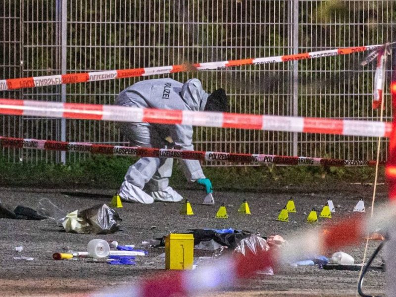 Polizei sichert Beweise am Tatort in Baden-Württemberg