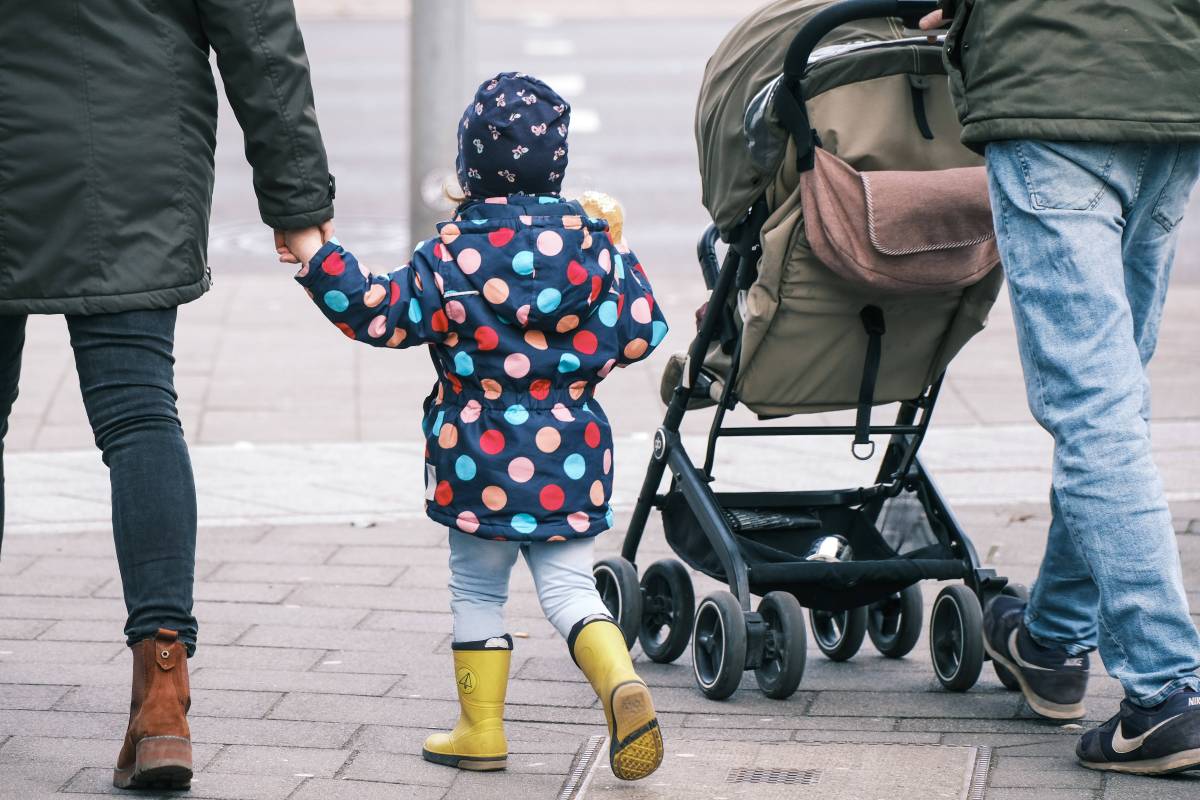 Ein neuer Monat bedeutet auch neues Kindergeld. Die staatliche Förderung landet jeden Monat auf dem Konto. Wann das im April der Fall ist, erfährst du hier.