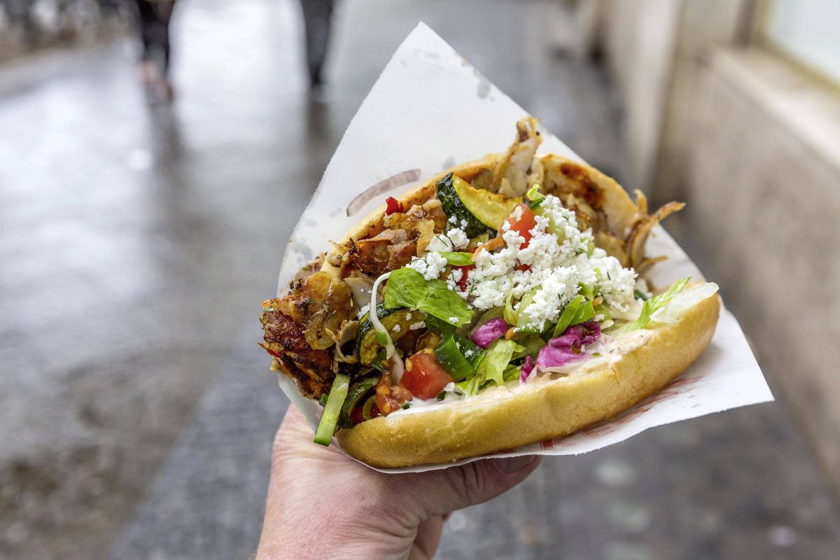 In Bochum gibt es eine neue Döner-Bude. Mit auf der Speisekarte ist ein Luxus-Döner für rund 30 Euro. Das Angebot wird wild diskutiert.