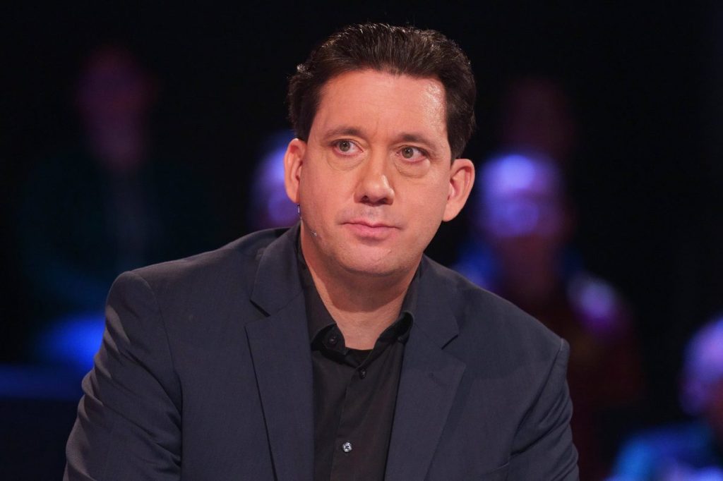 Manuel Gräfe stellt eine Vermutung an.