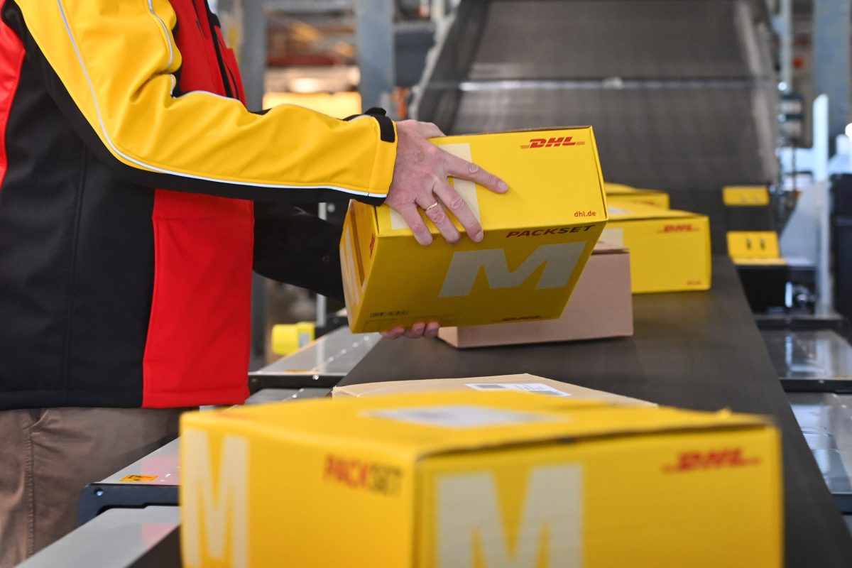 DHL