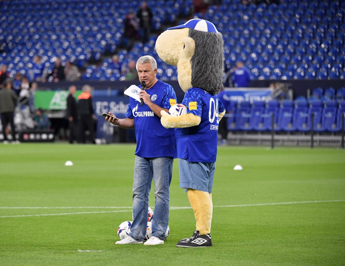 Beim FC Schalke 04 fällt eine bekannte Persönlichkeit aus.