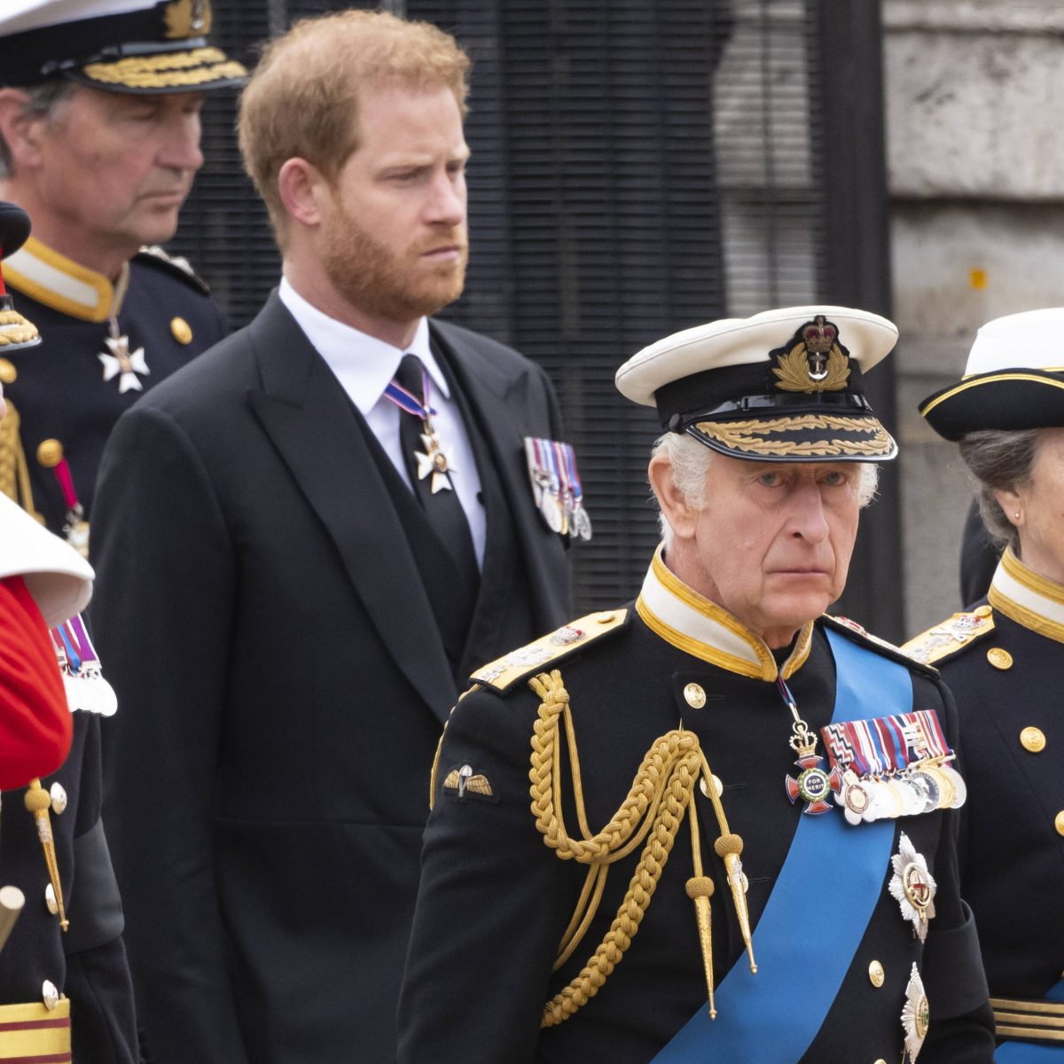 König Charles III.: Es herrscht Angst wegen Prinz Harry.