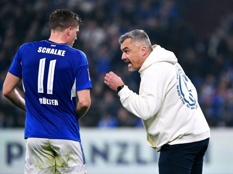 Thomas Reis setzte bei Bayern München - Schalke trotz Gefahr auf Marius Bülter.