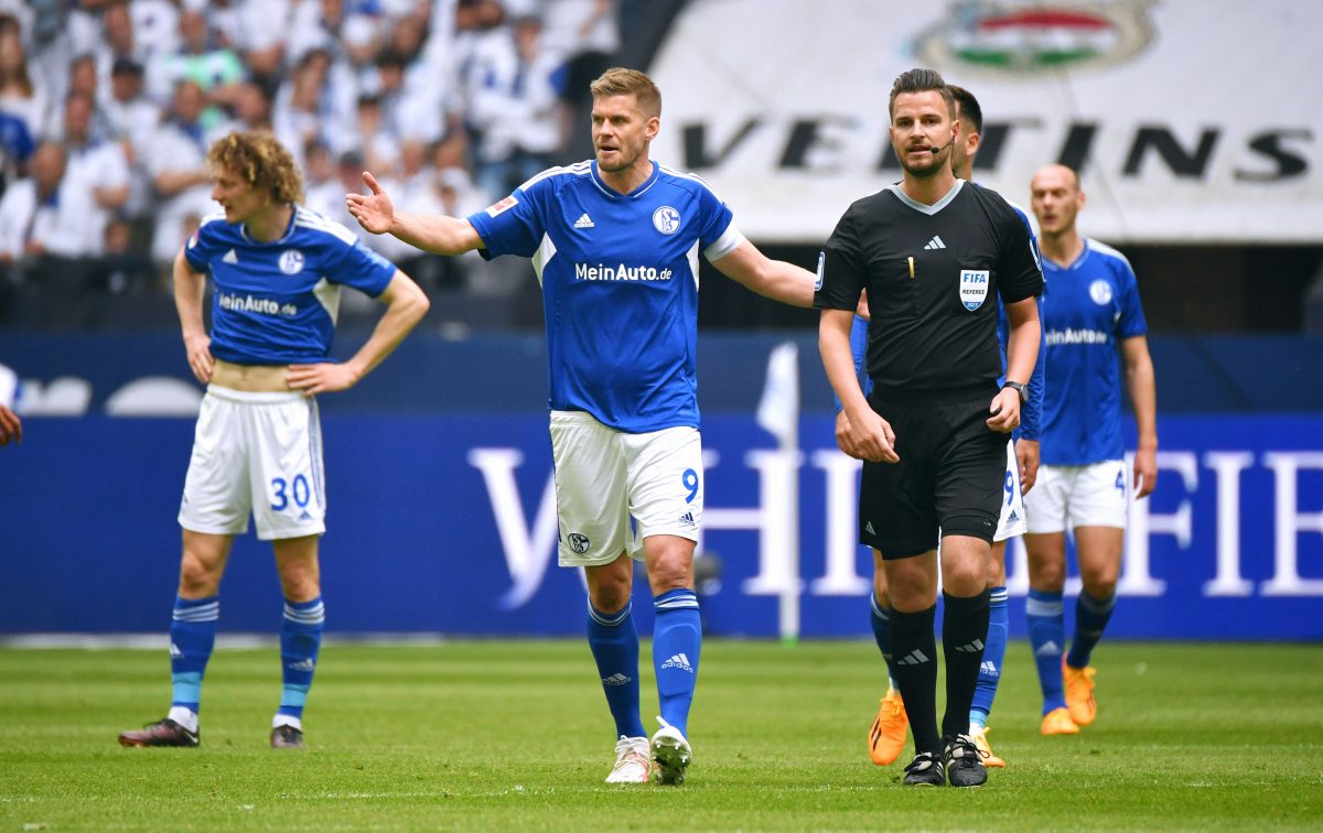 Schalke - Frankfurt: Diskussionen um den VAR.