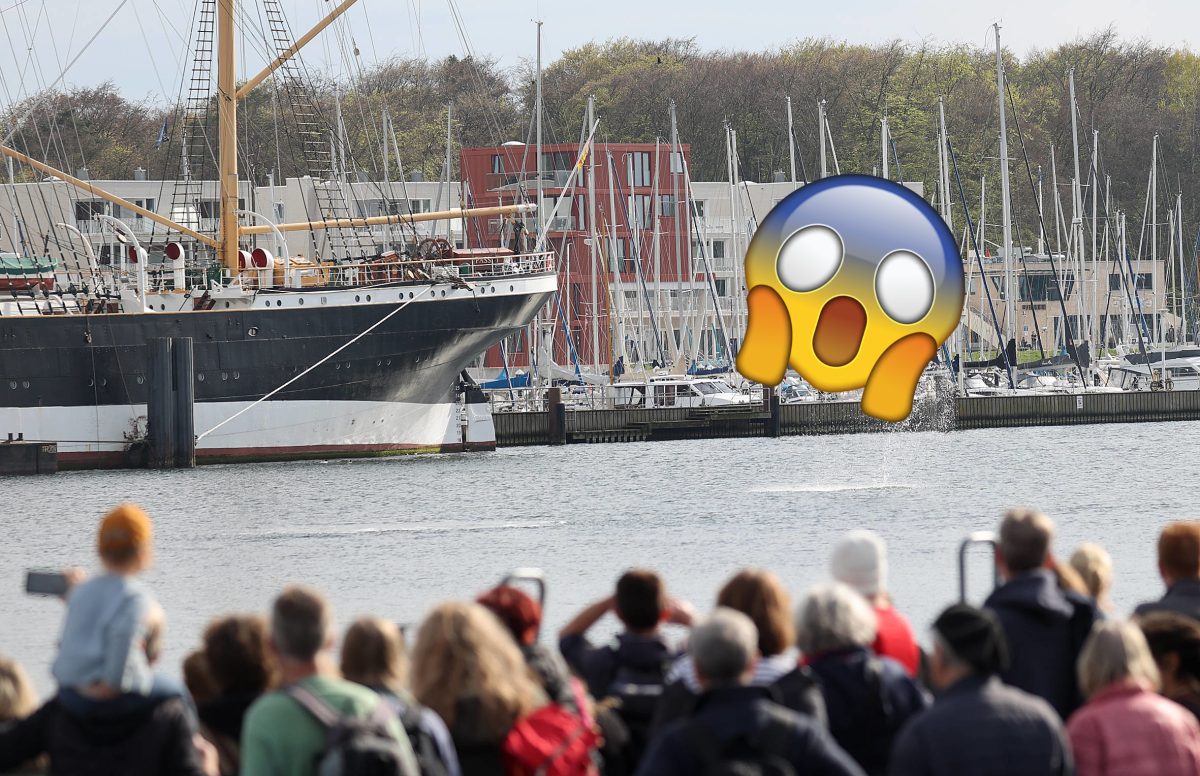 Ostsee, TravemÃ¼nde, Schaulustige beobachten Wasser und Boote