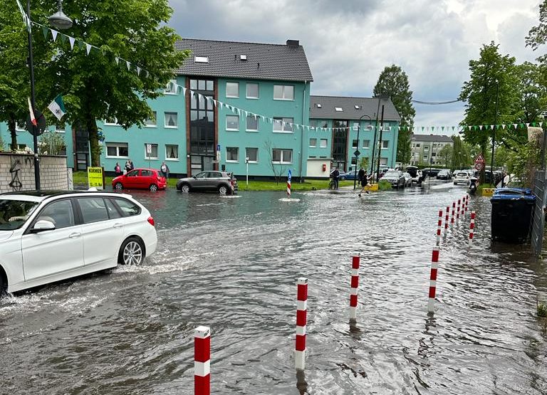 Wetter in NRW: Starkregen lÃ¤sst Keller volllaufen.