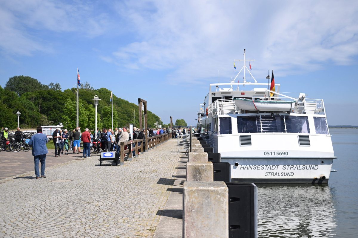 Wer Urlaub auf einer Ostsee-Insel macht, setzt meistens mit einer Fähre über. Doch Touristen sollten beim Ticketkauf besonders aufmerksam sein.