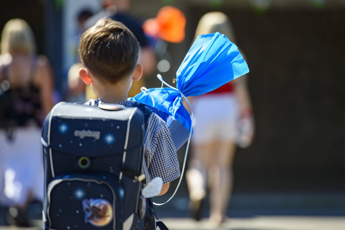 Eine Einschulung ist nicht nur ein emotionaler Moment fÃ¼r viele Familien, sondern oft auch ein kostenintensiver. Wie werden BÃ¼rgergeld-Familien unterstÃ¼tzt?