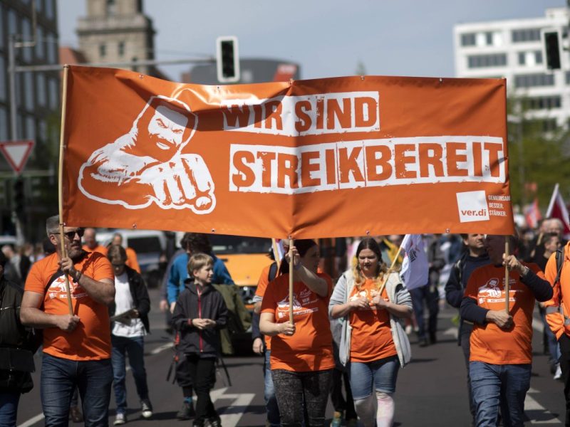 Verdi-Mitglieder beim Streik