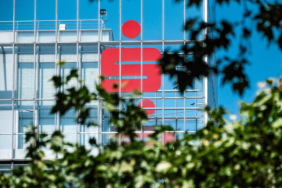 Die Sparkasse in NRW plant einige Transformationen. Darunter auch die Umwandlung in SB-Filialen. Doch das gefällt nicht allen Kunden.