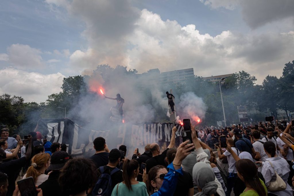 Protestierende in Nanterre, Frankreich