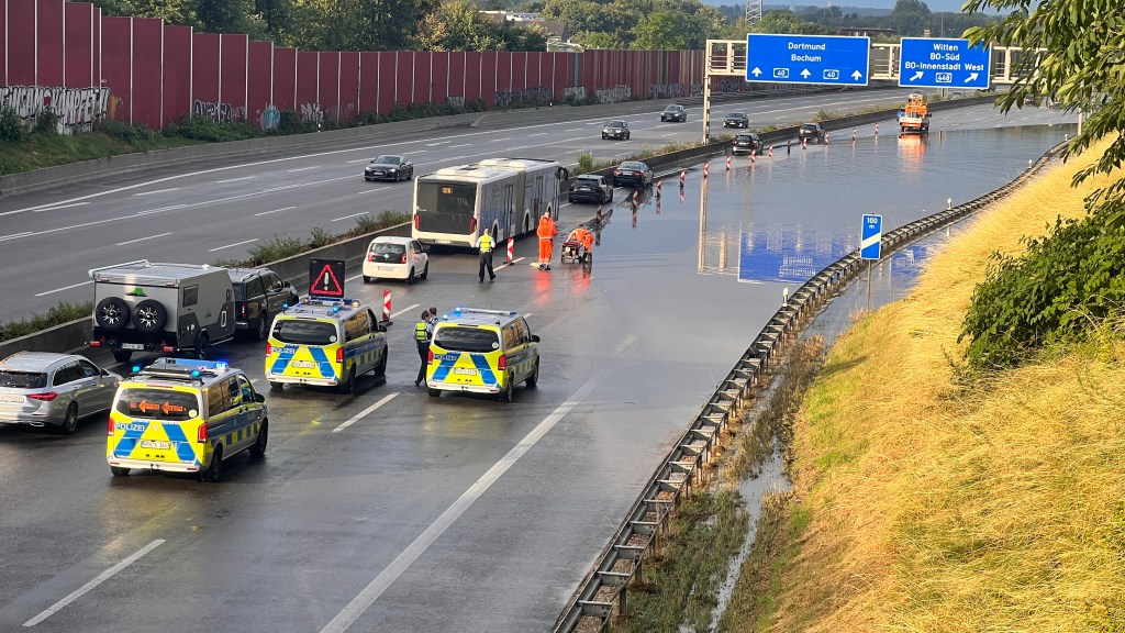 A40 bei Bochum Überschwemmung