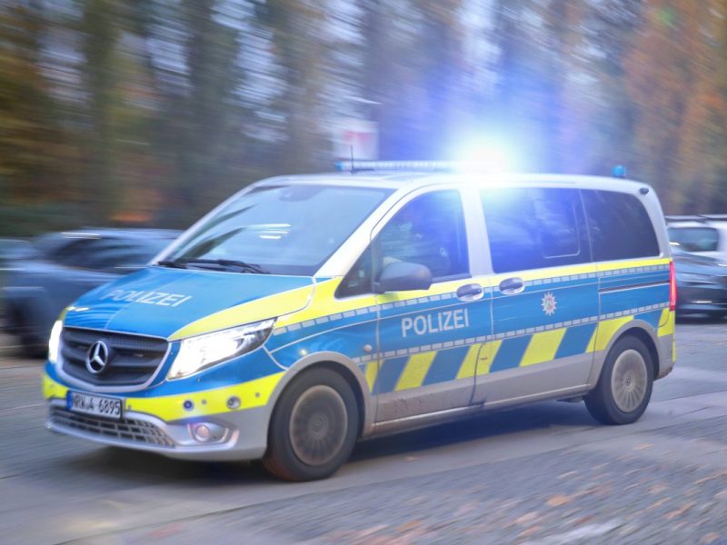 Dortmund: Mutige Passanten verhindern Auseinandersetzung von zwei Familien. Die Mitglieder trugen Stangen und Messer mit sich.