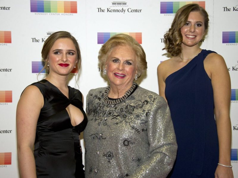 Jacqueline Mars mit ihre Enkelinnen Graysen Airth (l.) und Katherine Burgstahler.