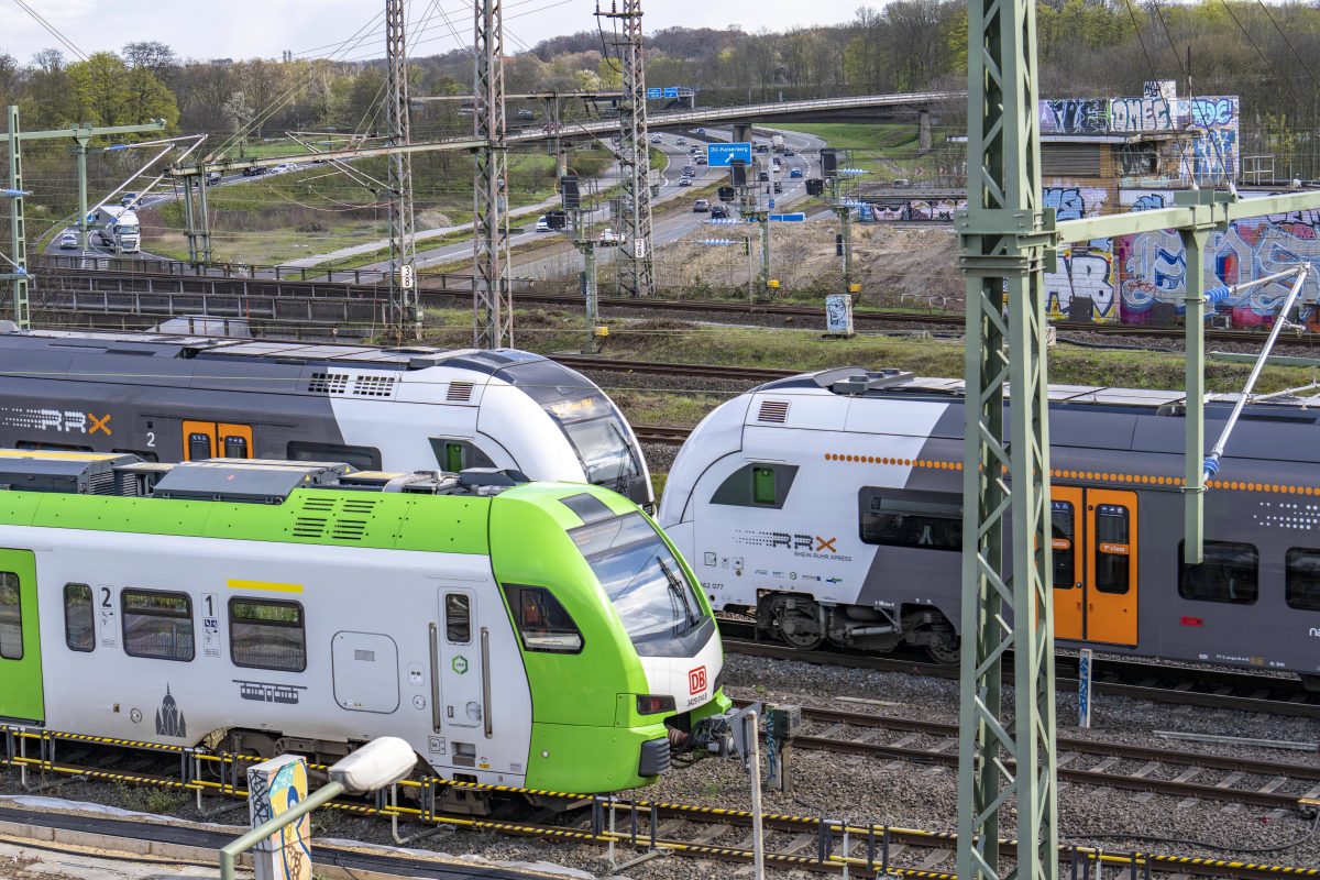 Die Deutsche Bahn plant in den Herbstferien eine Baustelle, die unter anderem Reisende zum Flughafen stark beeinflussen wird.