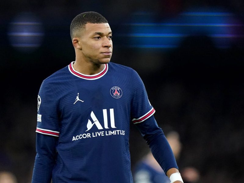 Kylian Mbappe und Paris St. Germain liegen im Streit.