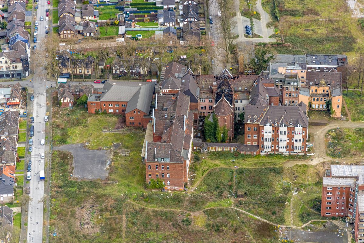 In Duisburg gibt es Ärger am ehemaligen St. Barbara Hospital.