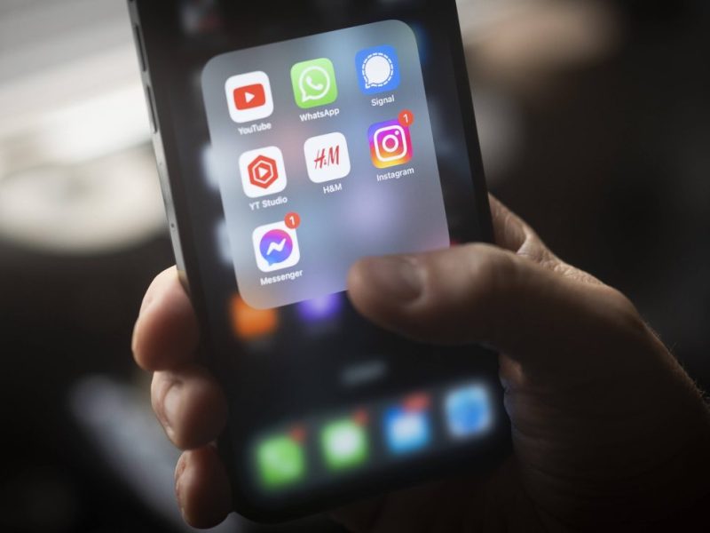 Apps auf Handy, unter anderem Facebook & Instagram