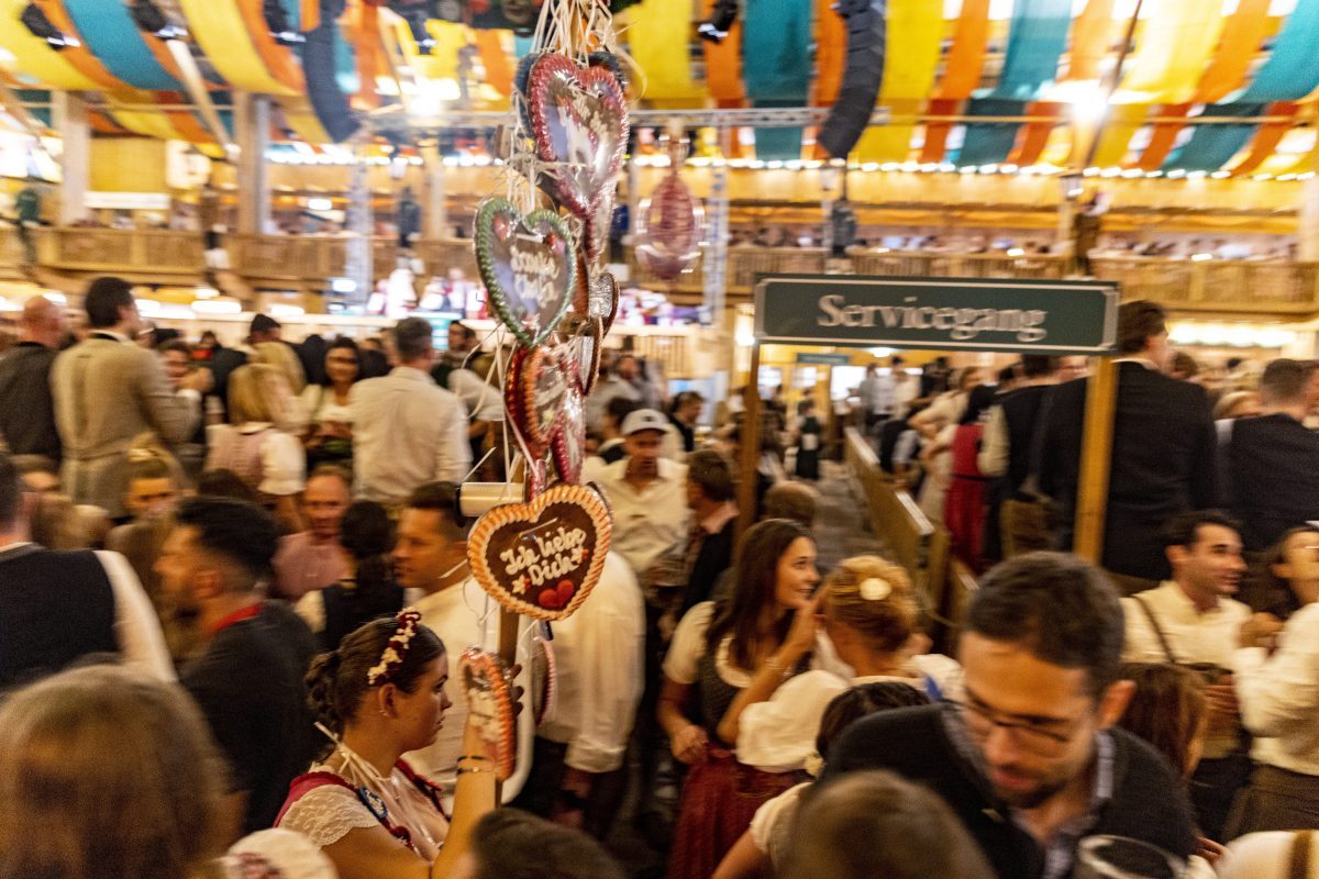 Dass Bierzelte Treiber von Viren sind, ist bekannt. Doch muss man nach dem Oktoberfest auch mit einer neuen Corona-Welle rechnen? Experten geben Aufschluss.