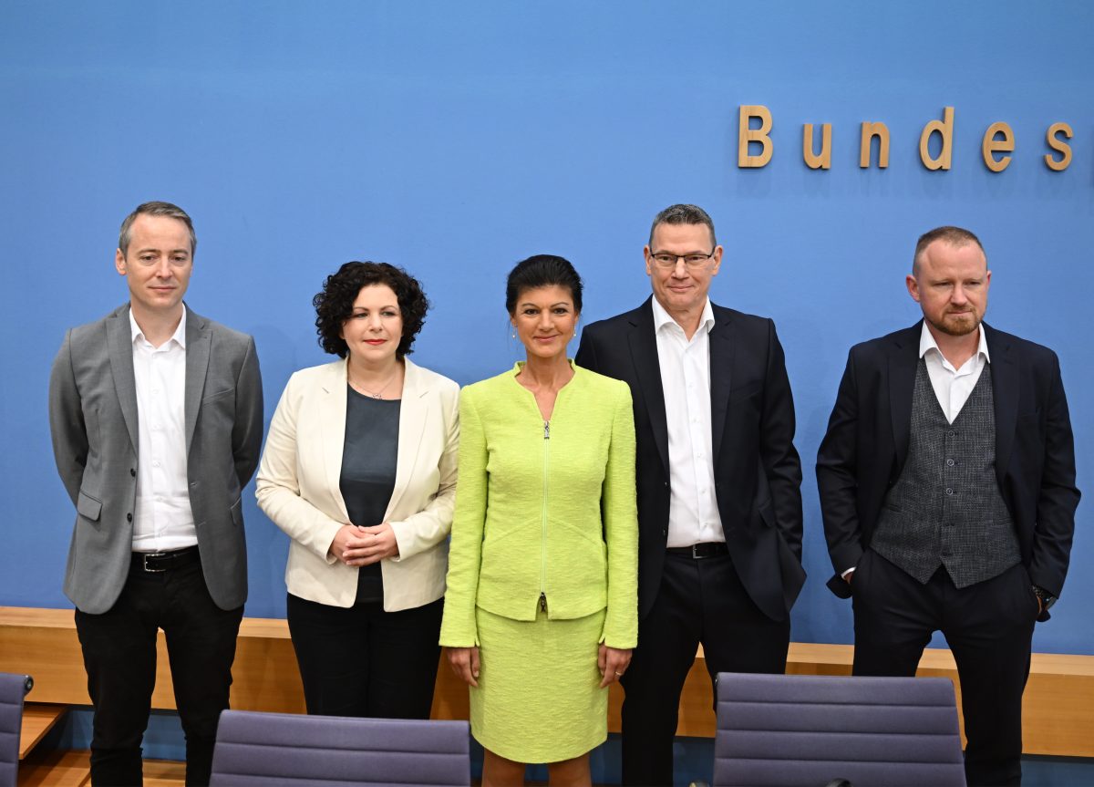 Wagenknecht wagt den Schritt aus der Linken. Ihr "Bündnis Sahra Wagenknecht" ist ein Vorläufer einer eigenen Partei. Neun Abgeordnete verlassen die Linke.