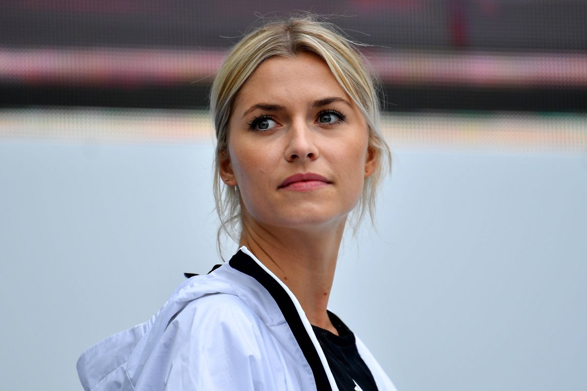 Topmodel Lena Gercke regt einige Fans wegen ihres BH-Bilds auf.