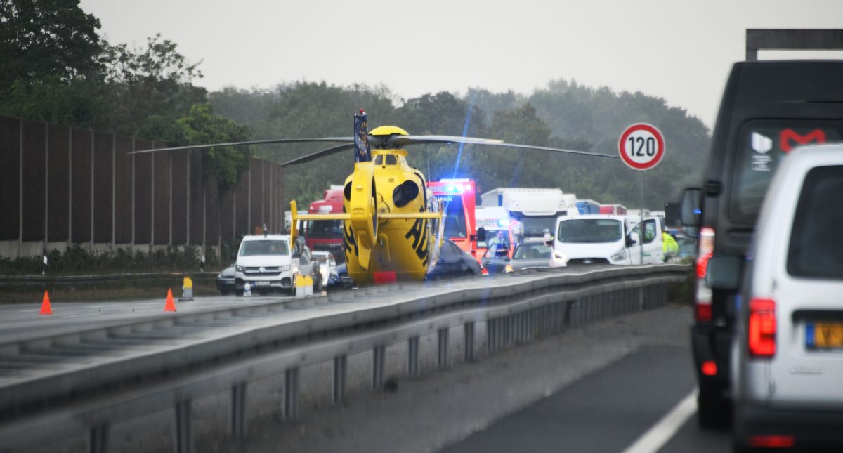Auf der A3 in Oberhausen kam es am Dienstagnachmittag (17. Oktober) zu einem schweren Verkehrsunfall. Ein Mann wurde in seinem FÃ¼hrerhaus eingeklemmt und verletzte sich schwer (Symbolbild).