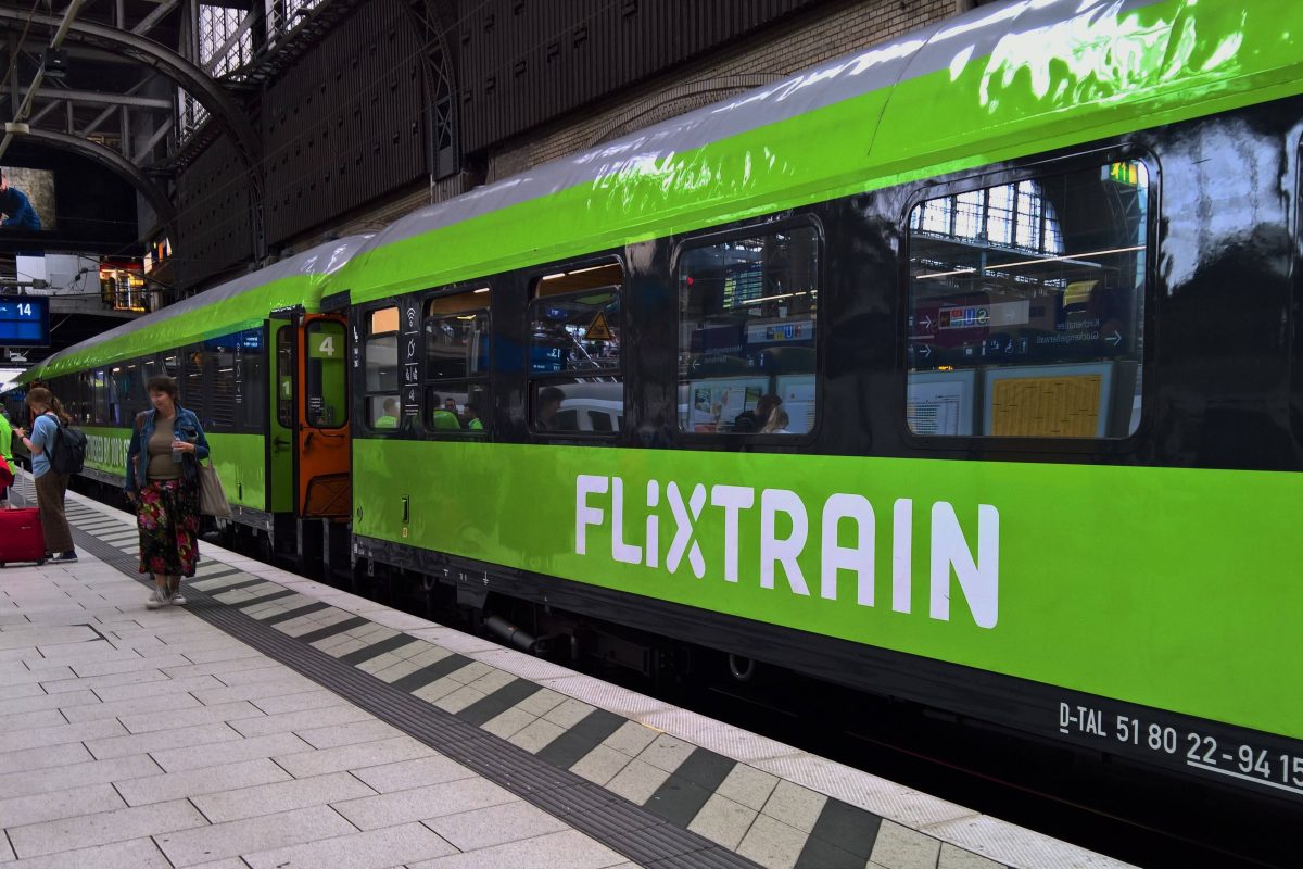 Flixtrain wird ab Dezember eine groÃŸe FahrplanÃ¤nderung vornehmen. Es werden neune BahnhÃ¶fe angefahren und mehr SitzplÃ¤tze angeboten.
