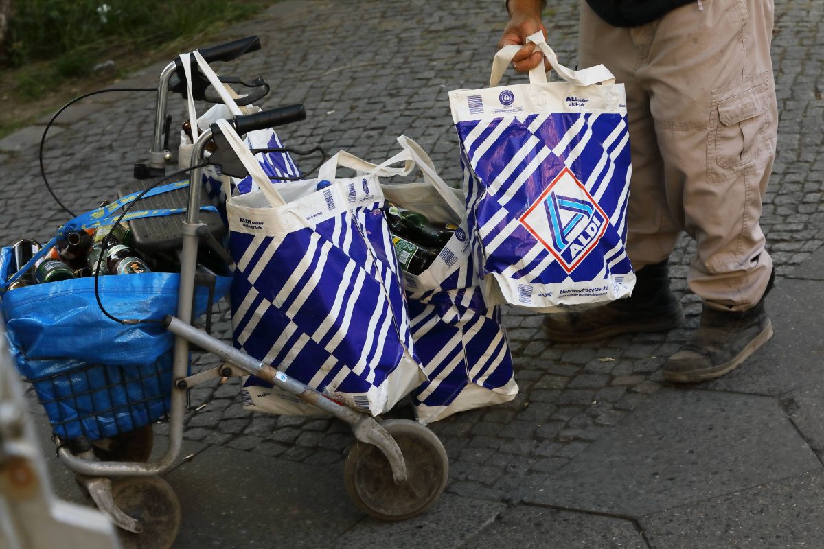 Bei Aldi und Co. gilt ab 2024 eine neue Pfand-Regel!