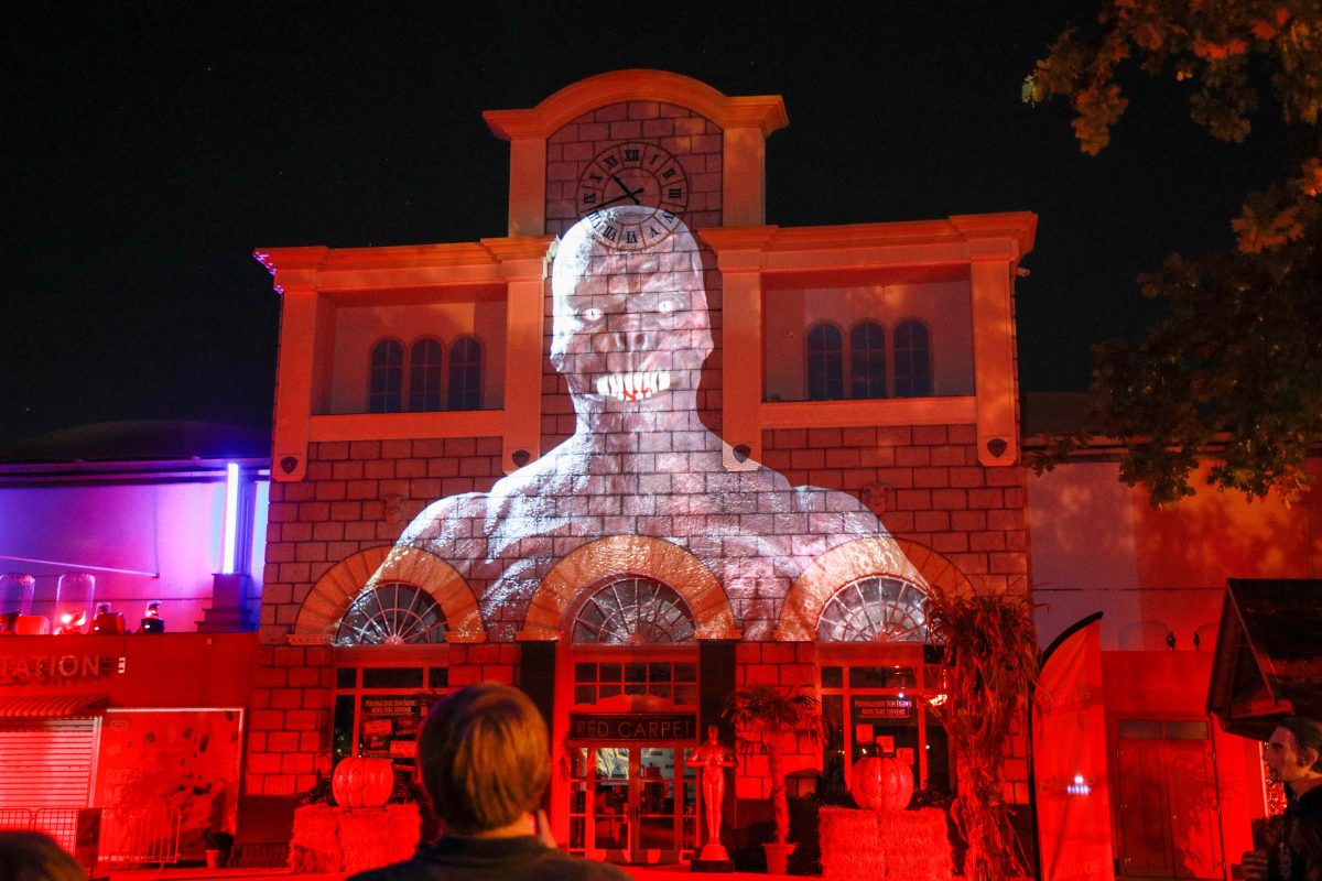 Erschütternder Vorfall im Movie Park: Ein "Monster" erlebt einen Albtraum. Ein Freizeitpark-Schausteller wird Opfer einer brutalen Attacke.