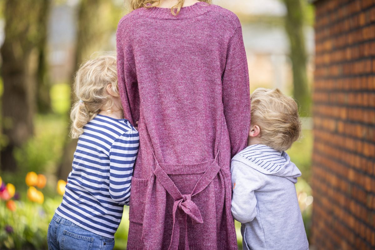 Mutter mit zwei Kindern