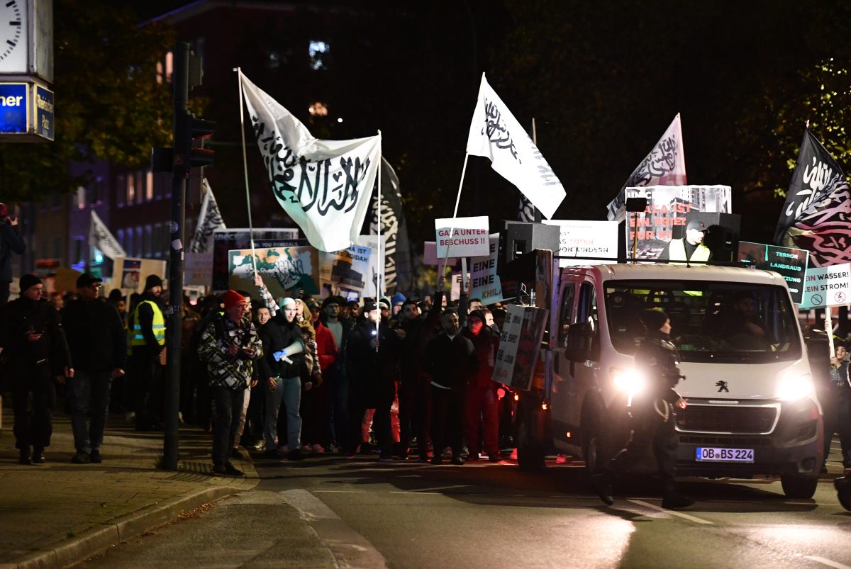 Nach einem umstrittenen Aufmarsch von Islamisten in Essen meldet sich die ehemalige Bundesjustizministerin Sabine Leutheusser-Schnarrenberger zu Wort.