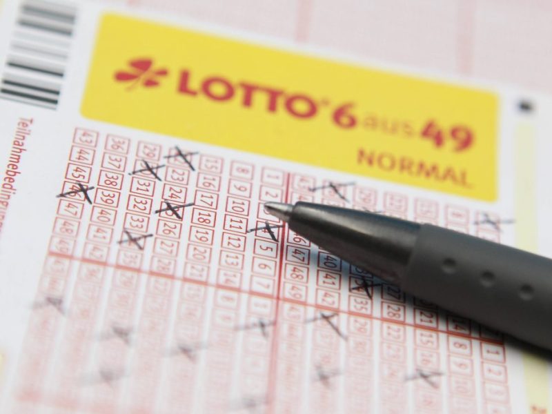 Lotto: 19-Jähriger knackt Jackpot – dann folgt das Unausweichliche