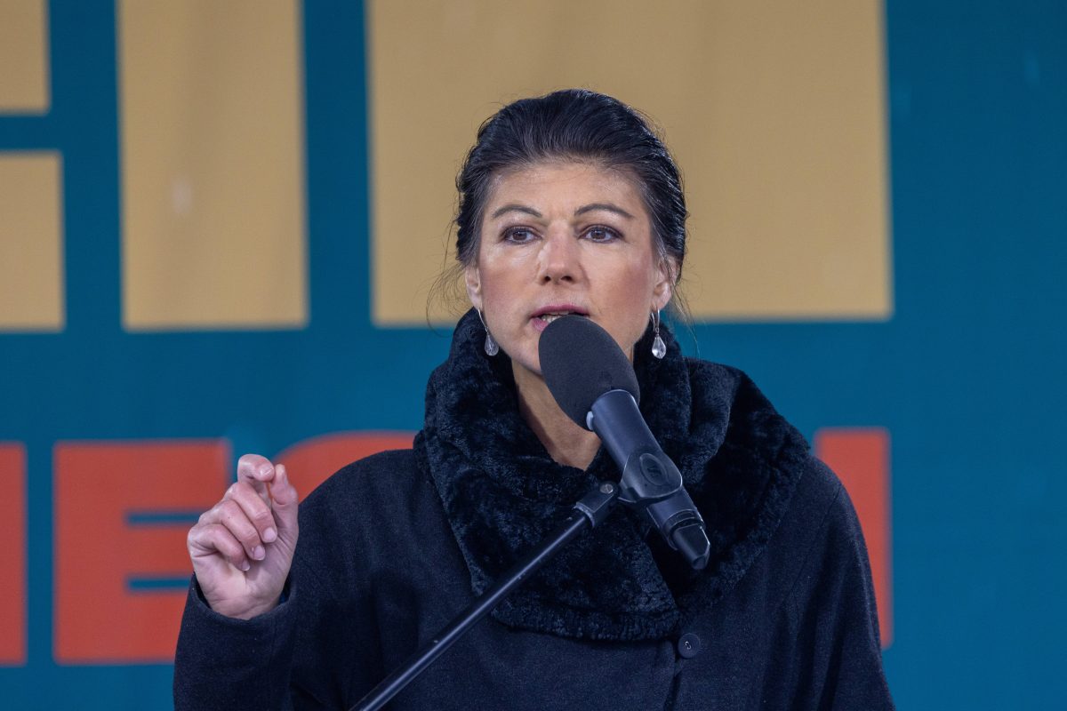 Friedensdemo in Berlin mit Sahra Wagenknecht.