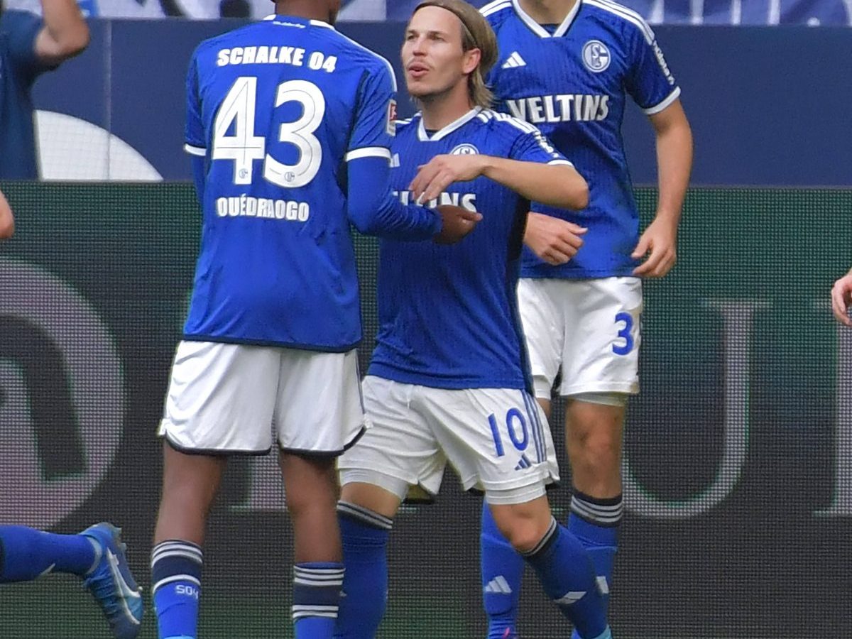 FC Schalke 04: Irre Vertragsdetails enthüllt! S04-Entscheidung steht bevor