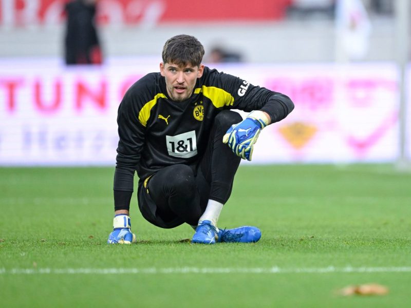 Borussia Dortmund: Wegen Kobel – Fans schlagen die Hände über dem Kopf zusammen