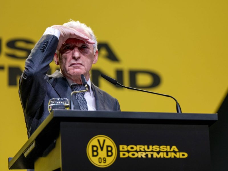 Auf der Mitgliederversammlung von Borussia Dortmund, hier Präsident Lunow, gab es auch kritische Stimmen.