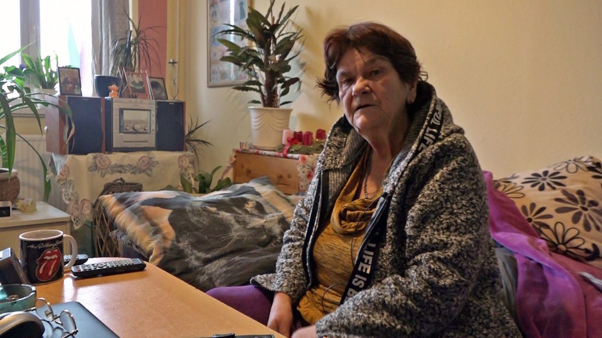 BÃ¼rgergeld-EmpfÃ¤ngerin Regina lÃ¤sst sich nicht anpÃ¶beln und droht jedem, der ihr quer kommt.