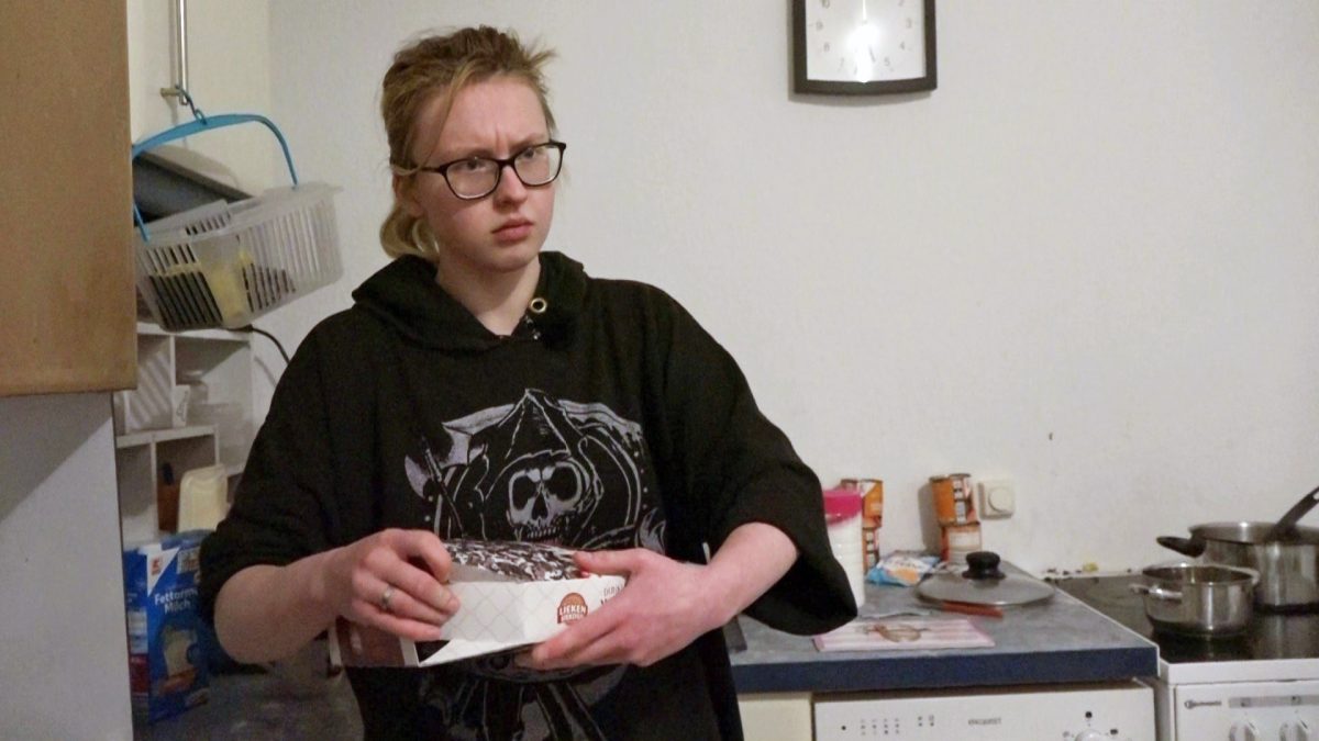 BÃ¼rgergeld-EmpfÃ¤ngerin Jasmin muss schnell handeln. Ihr Mann wird nie arbeiten gehen.