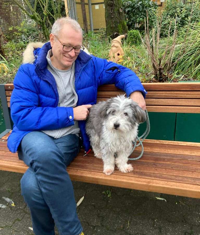 Bissiger Hund in NRW bekommt nach Jahren im Tierheim ein neues Zuhause.