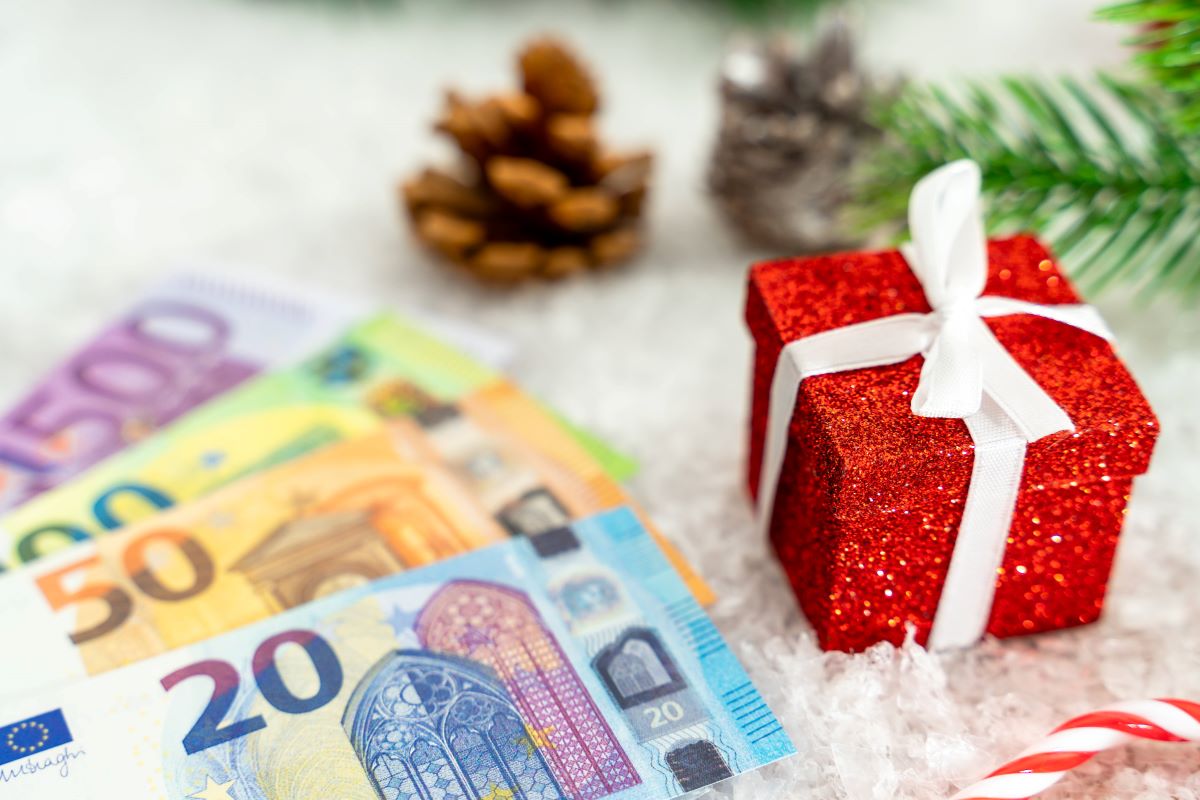 Hier erfÃ¤hrst du, wann Bezieher von BÃ¼rgergeld Weihnachtsgeld erhalten.