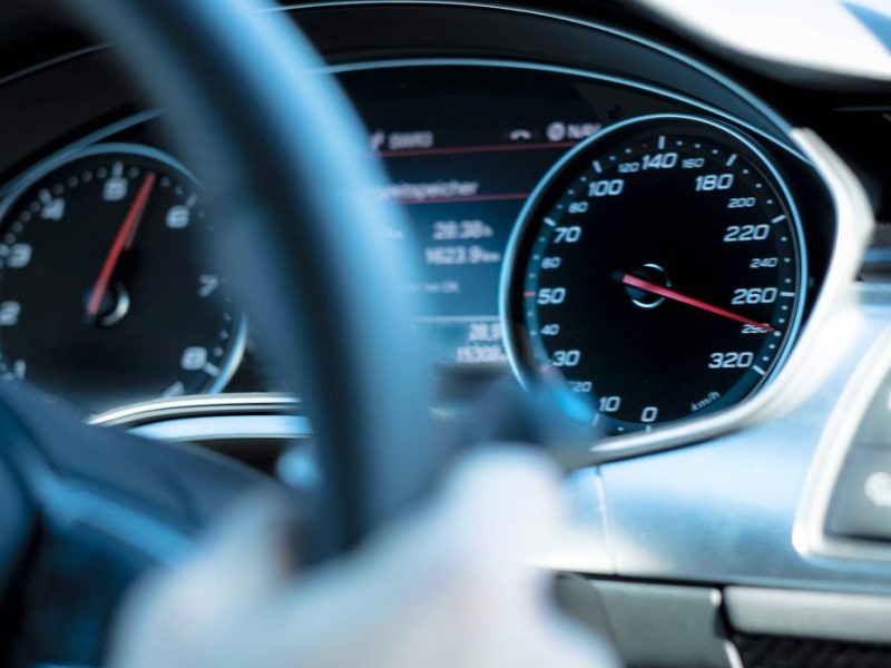 Autofahrer aufgepasst: Im neuen Jahr gibt es so einige Änderungen, an die du dich halten musst.