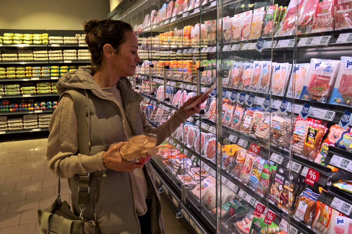 Rewe und Penny reagieren auf einen Tierquälerei-Skandal.