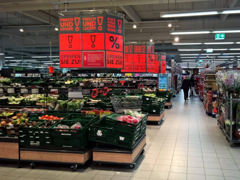 Aldi, Lidl und Co.:: Hamsterkauf-Welle rollt auf Kunden zu.
